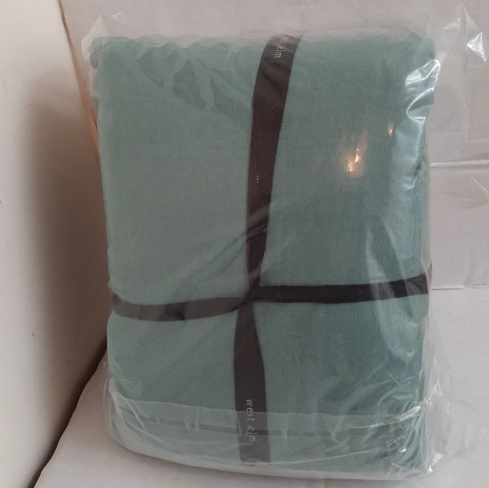 West Elm KING Belgian Flax Linen Duvet Cover & 2 KING shams Peacock